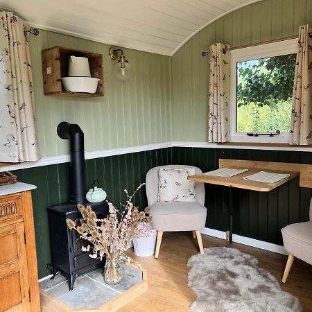 Stonehenge Campsite & Glamping Hotel Berwick St James ภายนอก รูปภาพ