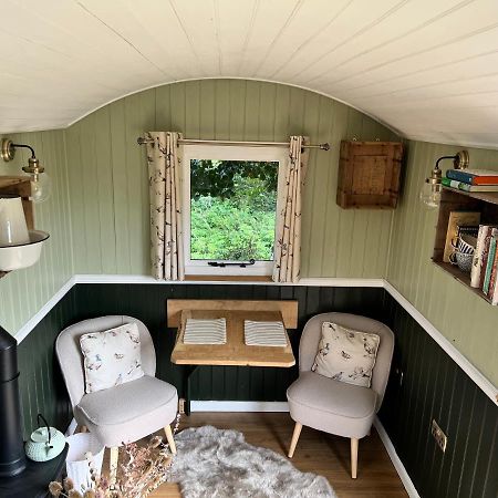 Stonehenge Campsite & Glamping Hotel Berwick St James ภายนอก รูปภาพ