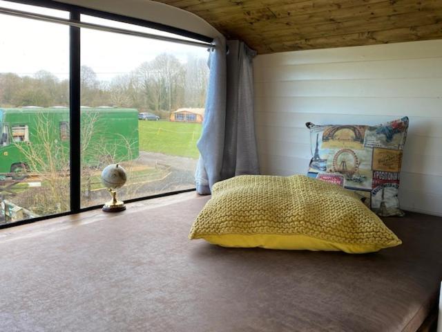 Stonehenge Campsite & Glamping Hotel Berwick St James ภายนอก รูปภาพ