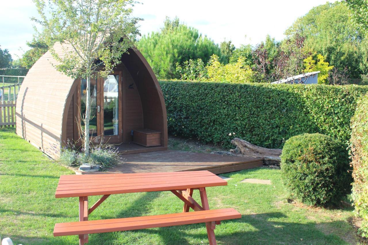 Stonehenge Campsite & Glamping Hotel Berwick St James ภายนอก รูปภาพ