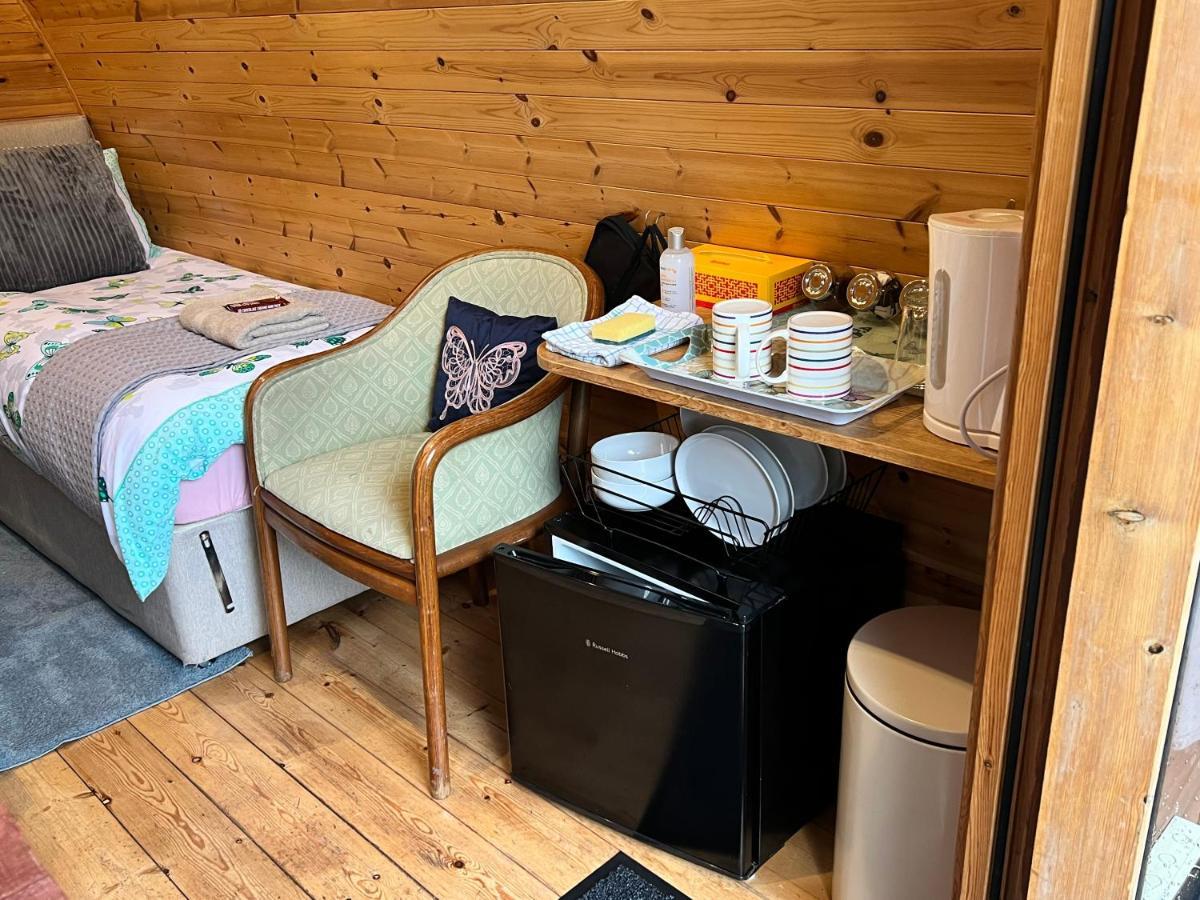 Stonehenge Campsite & Glamping Hotel Berwick St James ภายนอก รูปภาพ