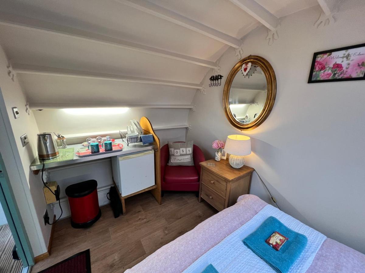 Stonehenge Campsite & Glamping Hotel Berwick St James ภายนอก รูปภาพ