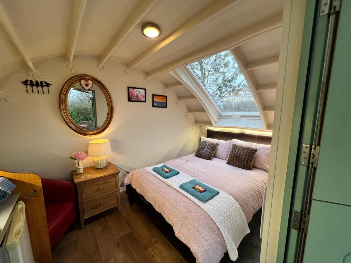 Stonehenge Campsite & Glamping Hotel Berwick St James ภายนอก รูปภาพ