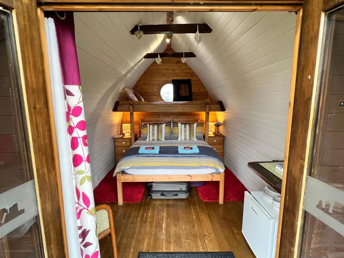 Stonehenge Campsite & Glamping Hotel Berwick St James ภายนอก รูปภาพ