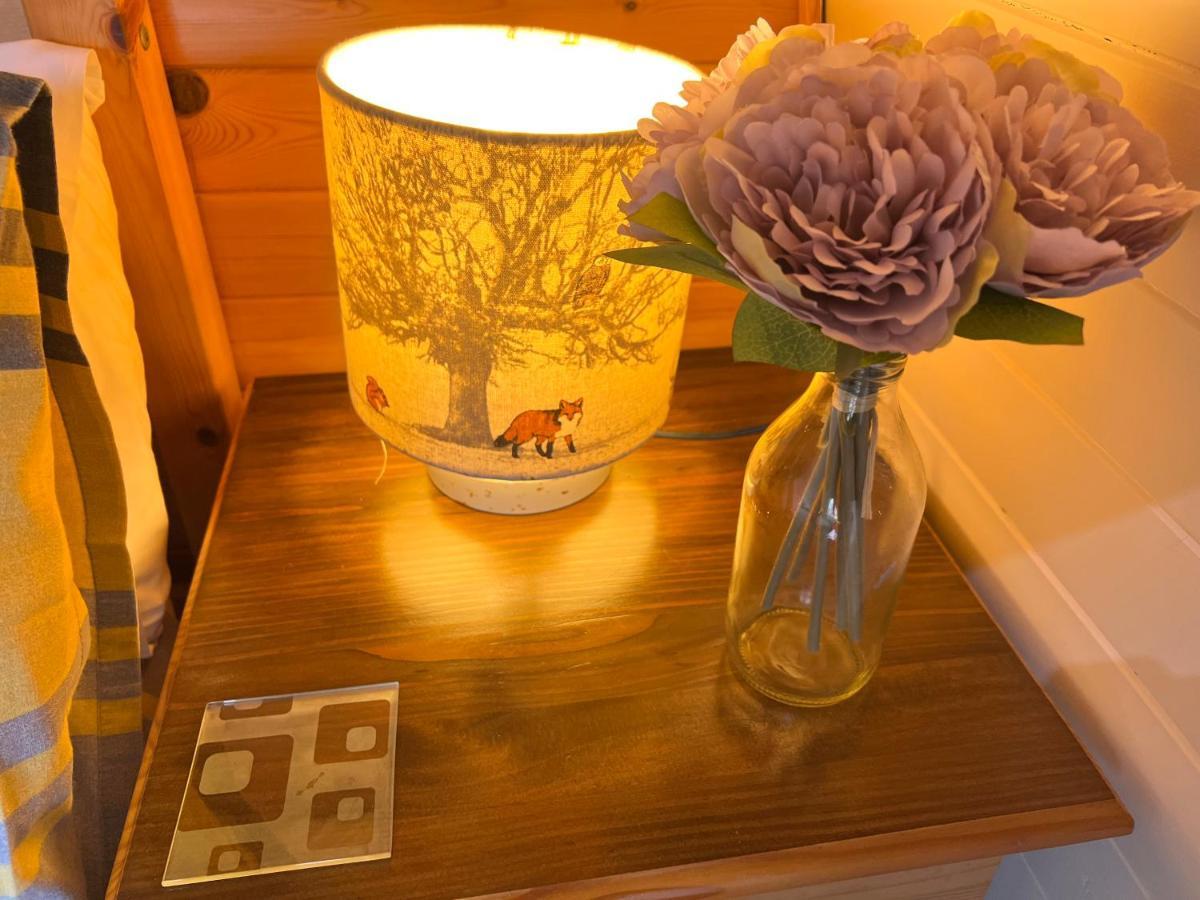 Stonehenge Campsite & Glamping Hotel Berwick St James ภายนอก รูปภาพ