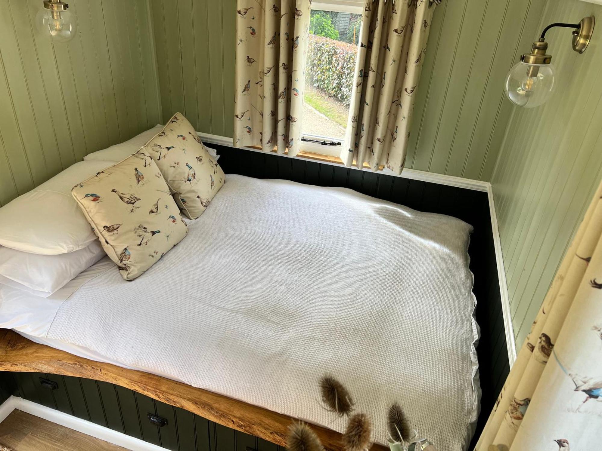 Stonehenge Campsite & Glamping Hotel Berwick St James ภายนอก รูปภาพ