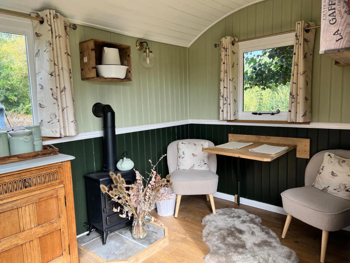 Stonehenge Campsite & Glamping Hotel Berwick St James ภายนอก รูปภาพ