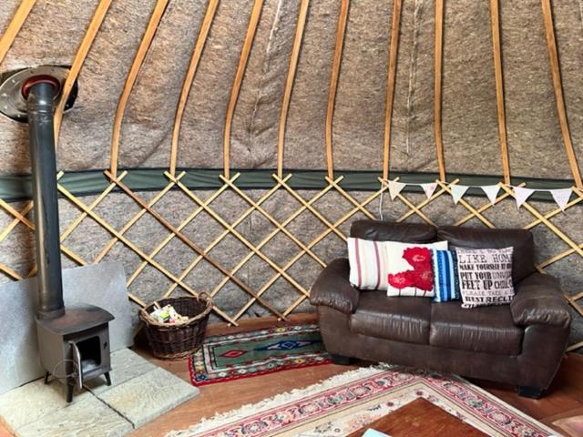 Stonehenge Campsite & Glamping Hotel Berwick St James ภายนอก รูปภาพ