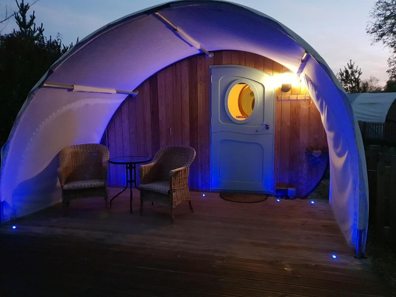 Stonehenge Campsite & Glamping Hotel Berwick St James ภายนอก รูปภาพ